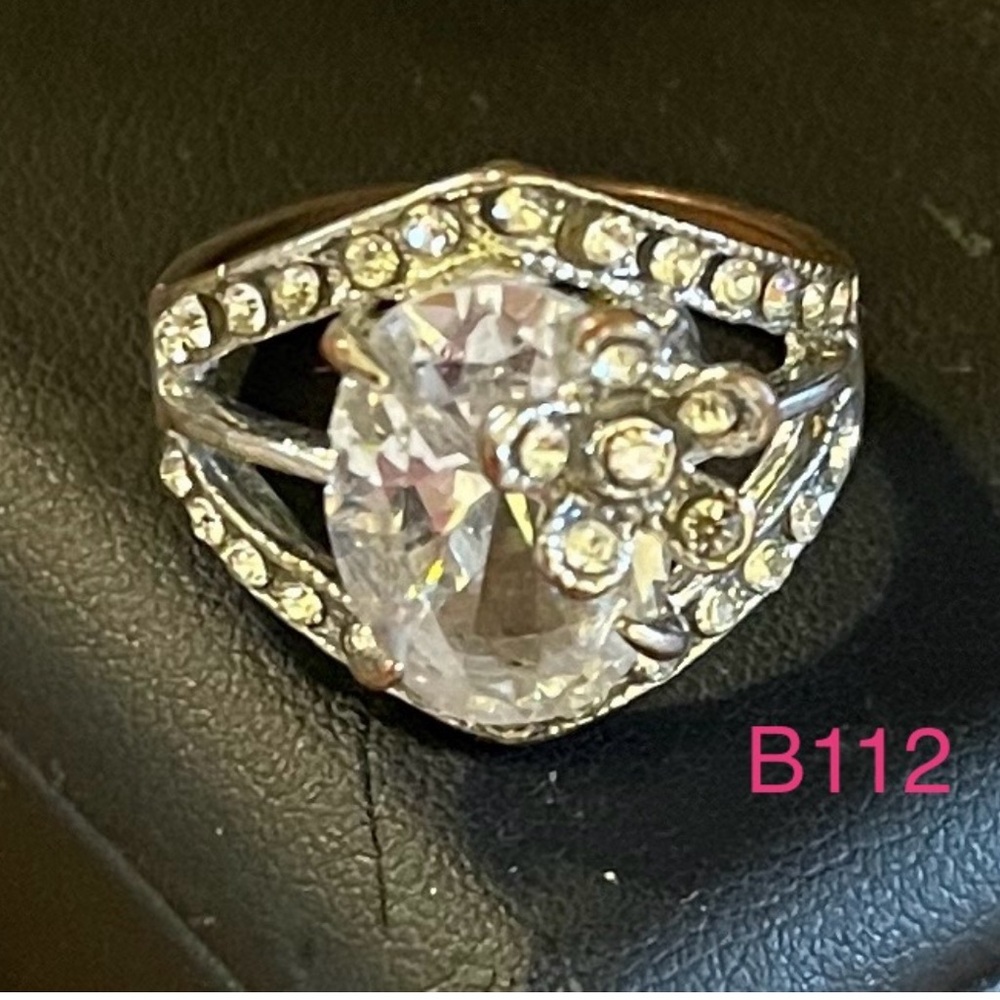 Vintage silver and Cubic Zirconia stones size 8 Ring EUC